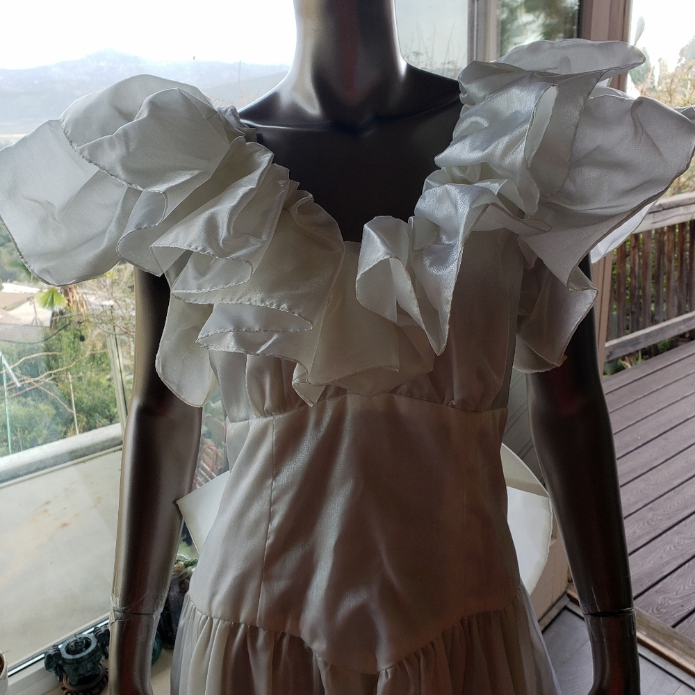 Bespoke Seamstress Made Wedding Dress - Picture 4 of 11